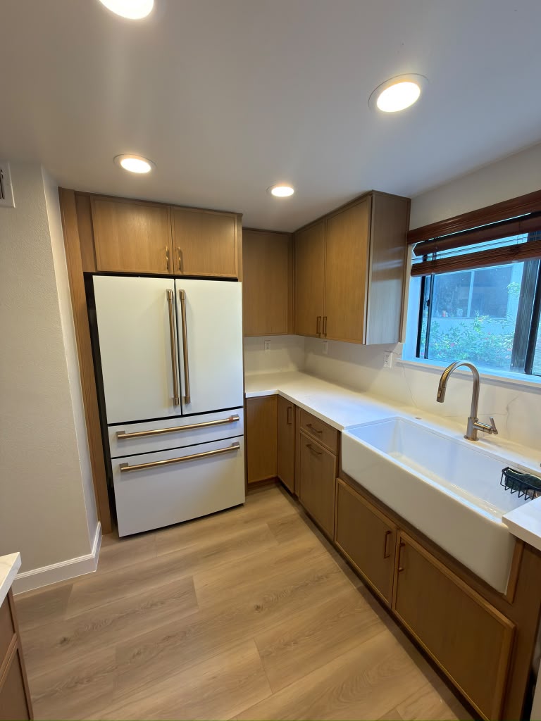 Finished Pasadena kitchen with slim shaker cabinets and quartz counters